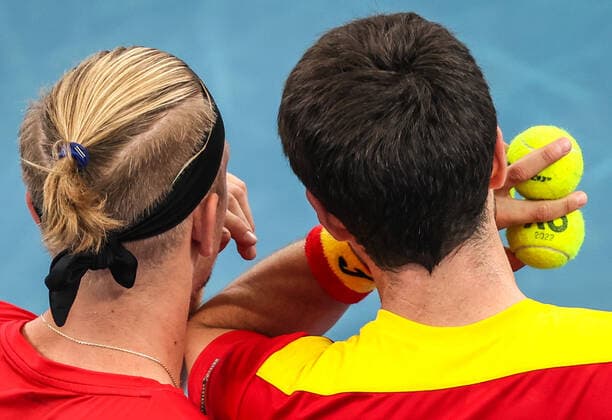 TENNIS ATP, Tennis Herren CUP, Alejandro Davidovich Fokina (L) and Pedro Martinez of Team Spain talk during their doubles match against Tomas Barrios Vera and Alejandro Table of Team Chile during Day 1 of the ATP Cup tournament at Ken Rosewall Arena in Sydney, Saturday, January 1, 2022. ( NO ARCHIVING, EDITORIAL USE ONLY, NO USE IN BOOKS WITHOUT CONSENT SYDNEY NSW AUSTRALIA  Copyright: xDAVIDxGRAYx 20220101001610109290