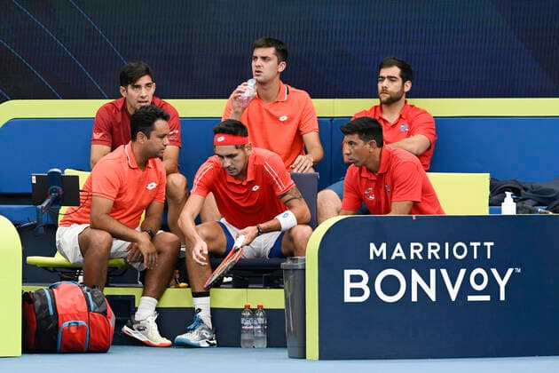 1st January 2022; Ken Rosewall Arena, Sydney, New South Wales, Australia; ATP, Tennis Herren Cup Australia, Sydney, Day 1 Chile versus Spain; Alejandro Tabilo of Chile gets advice from Jorge Aguilar captain of Team Chile  ActionPlus12351971 NigelxOwen