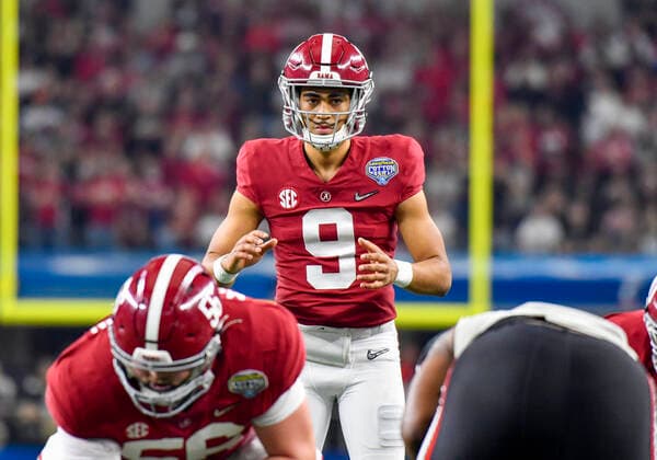 December 31, 2021: Alabama Crimson Tide quarterback Bryce Young (9) in shotgun formation during the Cotton Bowl Classic Football Game between the University of Cincinnati Bearcats and the University of Alabama Crimson Tide at AT&T Stadium in Arlington, TX Alabama defeated Cincinnati 27-6 CSM Dallas USA - ZUMAcp2_ 20211231_zaf_cp2_035 Copyright: xAlbertxPenax