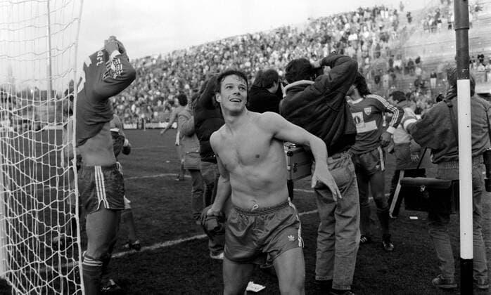 20.02.88 Borussia Mönchengladbach - VfB Stuttgart Deutschland, Mönchengladbach, 20.02.1988, Fussball, Bundesliga, Borussia Mönchengladbach - VfB Stuttgart (0:1): Rainer Schütterle (VfB Stuttgart).
