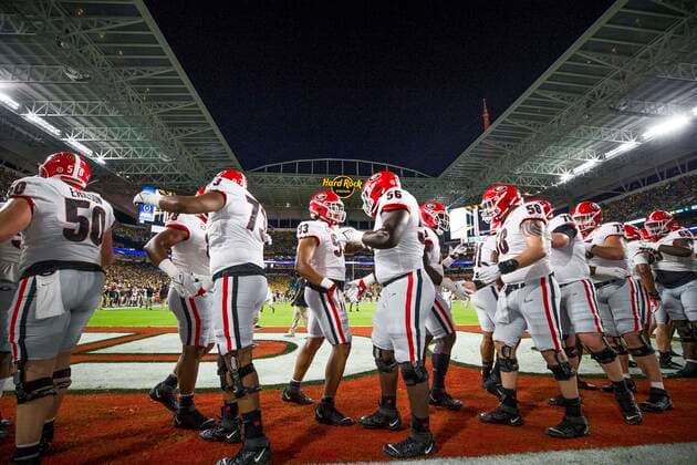 December 31, 2021, Miami Gardens, Florida, USA: Georgia Bulldogs linesman during warmups at the Orange Bowl. Georgia Bulldogs defeated the Michigan Wolverines 34 -11. Miami Gardens USA - ZUMAb305 20211231_zaf_b305_022 Copyright: xTonyxBrownx