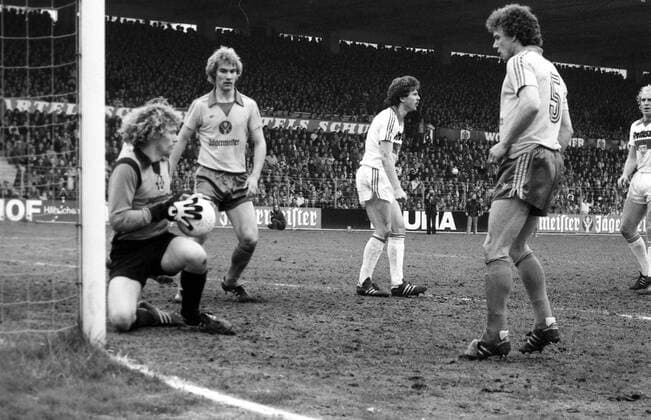 12.05.79 Eintracht Braunschweig - VfB Stuttgart Deutschland, Braunschweig, 12.05.1979, Fussball, Bundesliga, Eintracht Braunschweig - VfB Stuttgart (2:2): v.l. Uwe Hain, Wolfgang Grobe, Rainer Hollmann (alle Eintracht Braunschweig). *** 12 05 79 Eintracht Braunschweig VfB Stuttgart Germany, Braunschweig, 12 05 1979, Football, Bundesliga, Eintracht Braunschweig VfB Stuttgart 2 2 v l Uwe Hain, Wolfgang Grobe, Rainer Hollmann all Eintracht Braunschweig