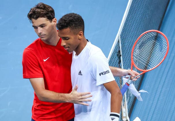 TENNIS ATP, Tennis Herren CUP, Taylor Fritz (L) of Team USA shakes hands with Felix Auger-Aliassime of Team Canada after their match on day 2 of the ATP Cup tennis tournament at Qudos Arena in Sydney, Sunday, January 2, 2022. ( NO ARCHIVING, EDITORIAL USE ONLY, NO USE IN BOOKS WITHOUT CONSENT SYDNEY NSW AUSTRALIA  Copyright: xDAVIDxGRAYx 20220102001610276982