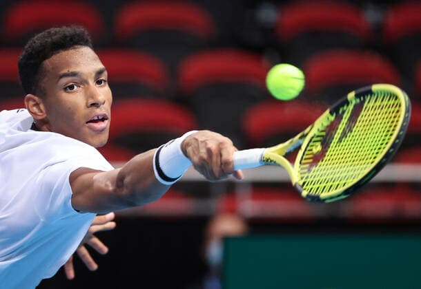 TENNIS ATP, Tennis Herren CUP, Felix Auger-Aliassime of Team Canada hits a shot during his match against Taylor Fritz of Team USA on day 2 of the ATP Cup tennis tournament at Qudos Arena in Sydney, Sunday, January 2, 2022. ( NO ARCHIVING, EDITORIAL USE ONLY, NO USE IN BOOKS WITHOUT CONSENT SYDNEY NSW AUSTRALIA  Copyright: xDAVIDxGRAYx 20220102001610282422