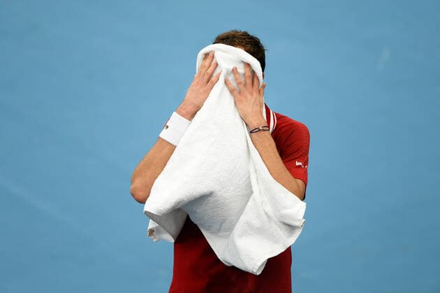 SYDNEY, AUSTRALIA - JANUARY 02: Daniil Medvedev of Russia wipes his face during the ATP, Tennis Herren Cup Tennis match between Daniil Medvedev of Russia and Ugo Humbert of France at Ken Rosewall Arena on January 02, 2022 in Sydney, Australia. (Photo by Steven Markham Icon Sportswire) TENNIS: JAN 02 ATP Cup Sydney Icon2201020132