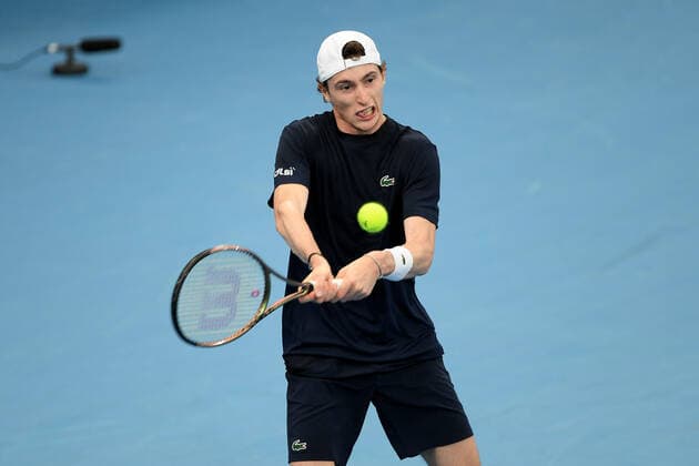 SYDNEY, AUSTRALIA - JANUARY 02: Ugo Humbert of France plays a backhand during the ATP, Tennis Herren Cup Tennis match between Daniil Medvedev of Russia and Ugo Humbert of France at Ken Rosewall Arena on January 02, 2022 in Sydney, Australia. (Photo by Steven Markham Icon Sportswire) TENNIS: JAN 02 ATP Cup Sydney Icon2201020134