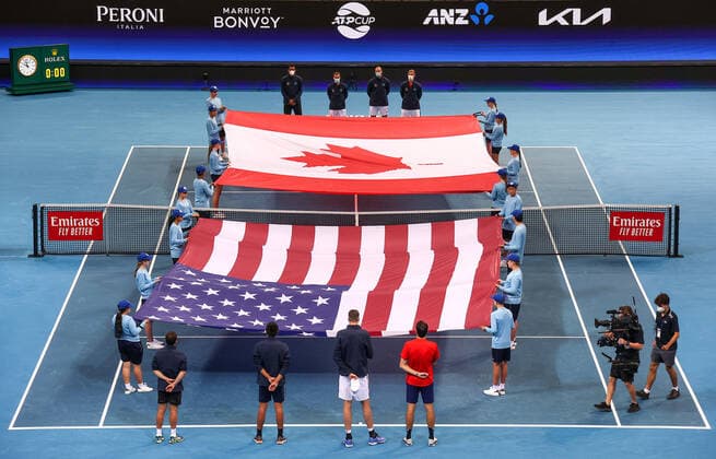 TENNIS ATP, Tennis Herren CUP, Players from Team USA and Team Canada stand with their national flags during a ceremony before their games on day 2 of the ATP Cup tennis tournament at Qudos Arena in Sydney, Sunday, January 2, 2022. ( NO ARCHIVING, EDITORIAL USE ONLY, NO USE IN BOOKS WITHOUT CONSENT SYDNEY NSW AUSTRALIA  Copyright: xDAVIDxGRAYx 20220102001610294162