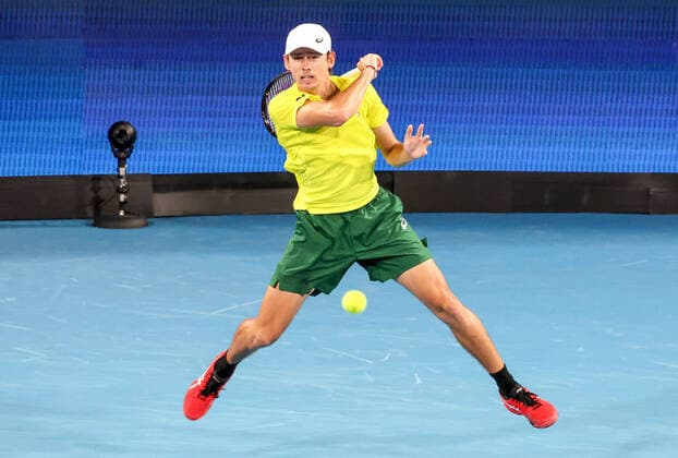 TENNIS ATP, Tennis Herren CUP, Alex De Minaur of Team Australia hits a shot during his match against Matteo Berrettini of Team Italy on day 2 of the ATP Cup tennis tournament at Qudos Arena in Sydney, Sunday, January 2, 2022. ( NO ARCHIVING, EDITORIAL USE ONLY, NO USE IN BOOKS WITHOUT CONSENT SYDNEY NSW AUSTRALIA  Copyright: xDAVIDxGRAYx 20220102001610314925