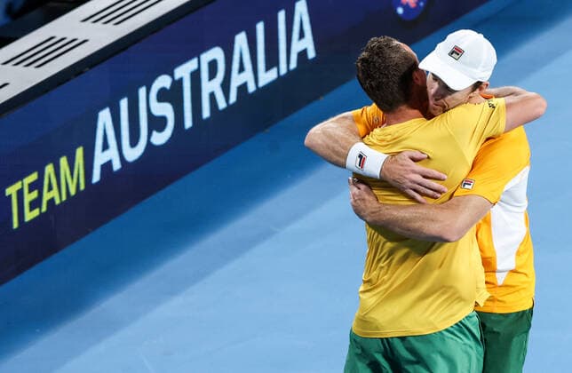 TENNIS ATP, Tennis Herren CUP, John Peers of Team Australia hugs team captain Lleyton Hewitt as they celebrate winning the doubles match against Matteo Berrettini and Simone Bolelli of Team Italy on day 2 of the ATP Cup tennis tournament at Qudos Arena in Sydney, Sunday, January 2, 2022. ( NO ARCHIVING, EDITORIAL USE ONLY, NO USE IN BOOKS WITHOUT CONSENT SYDNEY NSW AUSTRALIA  Copyright: xDAVIDxGRAYx 20220102001610325821