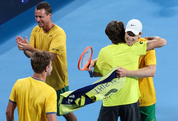 TENNIS ATP, Tennis Herren CUP, Luke Saville (R) of Team Australia hugs team mates as captain Lleyton Hewitt reacts as they celebrate winning the doubles match against Matteo Berrettini and Simone Bolelli of Team Italy on day 2 of the ATP Cup tennis tournament at Qudos Arena in Sydney, Sunday, January 2, 2022. ( NO ARCHIVING, EDITORIAL USE ONLY, NO USE IN BOOKS WITHOUT CONSENT SYDNEY NSW AUSTRALIA  Copyright: xDAVIDxGRAYx 20220102001610325860