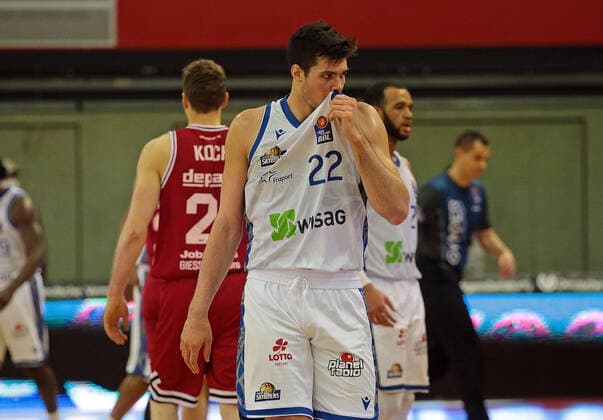 02.01.2022, xovx, Basketball 1. Bundesliga, easy Credit BBL, JobStairs Gießen 46ers - Fraport Skyliners Frankfurt Brooks DeBisschop (Fraport Skyliners Frankfurt) enttäuscht, enttäuscht schauend Gießen Sporthalle Ost Hessen Deutschland (DE)