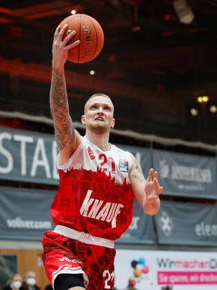 02.01.2022, Basketball, BBL, Hauptrunde, s.Oliver Wuerzburg - medi bayreuth, GER, Wuerzburg, tectake-Arena Bild: v. li. Aigars Skele (s.Oliver Wuerzburg) Copyright: HMBxMedia xHeikoxBecker