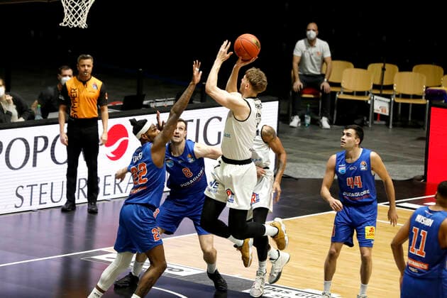 02.01.2022, easyCredit Basketball Bundesliga, BBL, Saison 2021 2022, Herren, Chemnitz Niners - Syntainics MBC Jonas Richter, Niners Chemnitz Chemnitz Messe Chemnitz Sachsen Germany