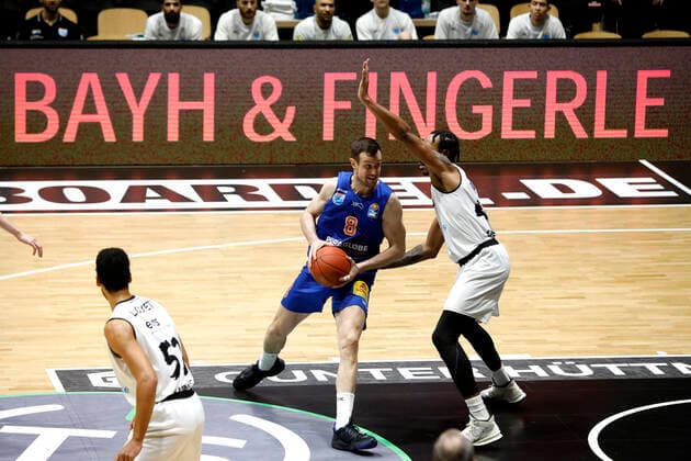 02.01.2022, easyCredit Basketball Bundesliga, BBL, Saison 2021 2022, Herren, Chemnitz Niners - Syntainics MBC Johannes Richter, Syntainics MBC, Darion Atkins, Niners Chemnitz Chemnitz Messe Chemnitz Sachsen Germany