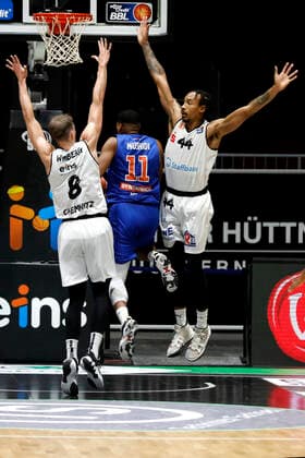 02.01.2022, easyCredit Basketball Bundesliga, BBL, Saison 2021 2022, Herren, Chemnitz Niners - Syntainics MBC Jan Niklas Wimberg, Niners Chemnitz, Kostja Mushidi, Syntainics MBC, Darion Atkins, Niners Chemnitz Chemnitz Messe Chemnitz Sachsen Germany