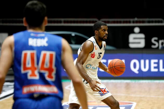 02.01.2022, easyCredit Basketball Bundesliga, BBL, Saison 2021 2022, Herren, Chemnitz Niners - Syntainics MBC Frantz Massenat, Niners Chemnitz Chemnitz Messe Chemnitz Sachsen Germany