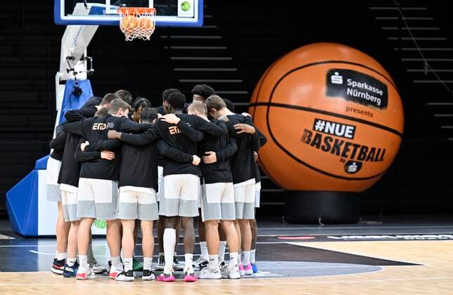 02.01.2022 - Basketball - Saison 2021 2022 - 2. Bundesliga Pro-A - 17. Spieltag: Nürnberg Falcons Basketball Club NBC - wiha Panthers Schwenningen - - Teamkreis Nürnberg vor Spielbeginn