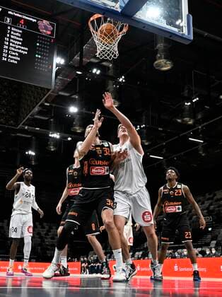 02.01.2022 - Basketball - Saison 2021 2022 - 2. Bundesliga Pro-A - 17. Spieltag: Nürnberg Falcons Basketball Club NBC - wiha Panthers Schwenningen - - Waverly Austin (32, wiha panthers Schwenningen ) Jonathan Maier (13, Nürnberg Falcons BC NBC )