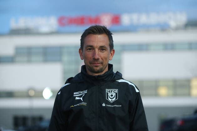 020122 Halle Saale Fußball Hallescher FC HFC 3. Liga Männer Saison 2021 22 Spieltag ersten Training im neuem Jahr HFC Trainer Andre Meyer ( Hallescher FC) Tochter