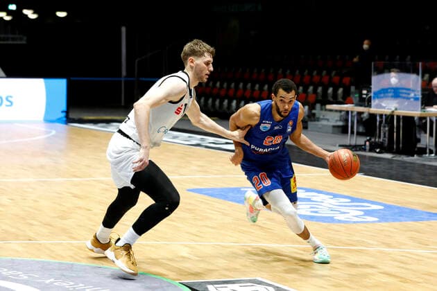 02.01.2022, easyCredit Basketball Bundesliga, BBL, Saison 2021 2022, Herren, Chemnitz Niners - Syntainics MBC Jamel Morris, Syntainics MBC, Jonas Richter, Niners Chemnitz Chemnitz Messe Chemnitz Sachsen Germany