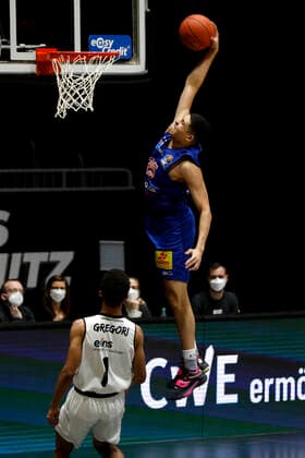 02.01.2022, easyCredit Basketball Bundesliga, BBL, Saison 2021 2022, Herren, Chemnitz Niners - Syntainics MBC Evans Rapieque, Syntainics MBC Chemnitz Messe Chemnitz Sachsen Germany