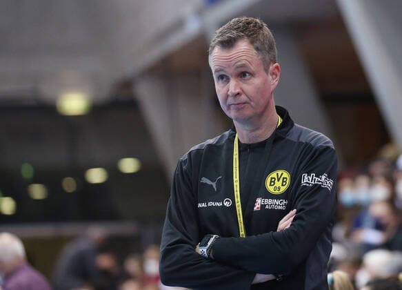 02.12.2021, Deutschland, Ludwigsburg, Handball Bundesliga Frauen, SG BBM Bietigheim vs. Borussia Dortmund, BVB Trainer Andre Fuhr enttäuscht