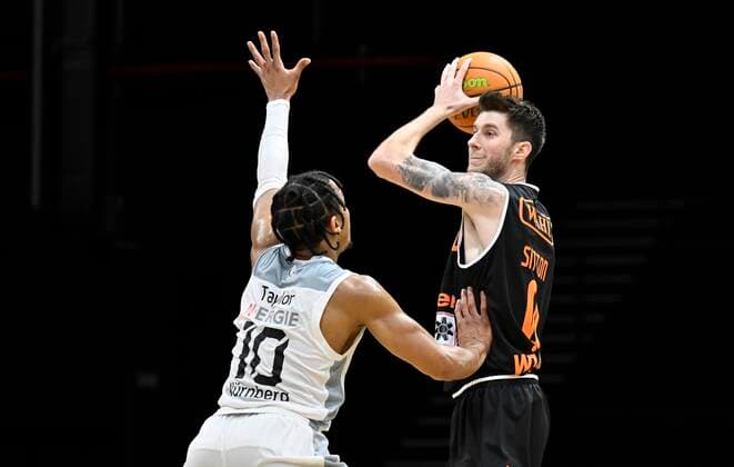 02.01.2022 - Basketball - Saison 2021 2022 - 2. Bundesliga Pro-A - 17. Spieltag: Nürnberg Falcons Basketball Club NBC - wiha Panthers Schwenningen - - Evan Derek Taylor (10, Nürnberg Falcons BC NBC ) Grant Sitton (0, wiha panthers Schwenningen )