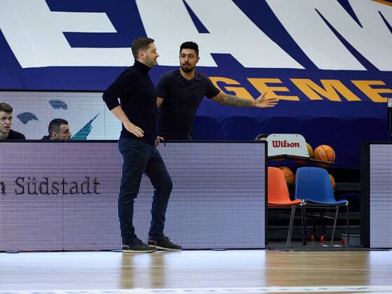 Trainerteam Igor Perovic (VfL Kirchheim Knights) Headcoach, Coach, Trainer und Brian Wenzel (VfL Kirchheim Knights) Coach, Co-Trainer Rostock Seawolves vs VfL Kirchheim Knights, 2. Barmer Basketball-Bundesliga, ProA, 2. Bundesliga, Spielzeit 2021 2022, 17.Spieltag, 02.01.2022 Rostock Seawolves vs VfL Kirchheim Knights, 2. Barmer Basketball-Bundesliga, ProA, Spielzeit 2021 2022, 17.Spieltag, 02.01.2022 Rostock Copyright: xStephaniexZerbe xEibner-Pressefotox EP_SZE