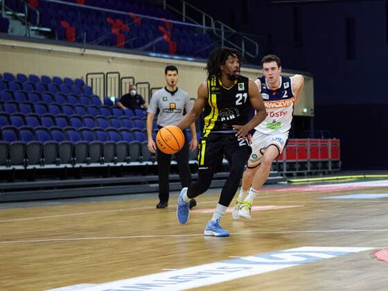Rohndell Goodwin (VfL Kirchheim Knights 21), Tyler Nelson (Rostock Seawolves 02) Rostock Seawolves vs VfL Kirchheim Knights, 2. Barmer Basketball-Bundesliga, ProA, 2. Bundesliga, Spielzeit 2021 2022, 17.Spieltag, 02.01.2022 Rostock Seawolves vs VfL Kirchheim Knights, 2. Barmer Basketball-Bundesliga, ProA, Spielzeit 2021 2022, 17.Spieltag, 02.01.2022 Rostock Copyright: xStephaniexZerbe xEibner-Pressefotox EP_SZE