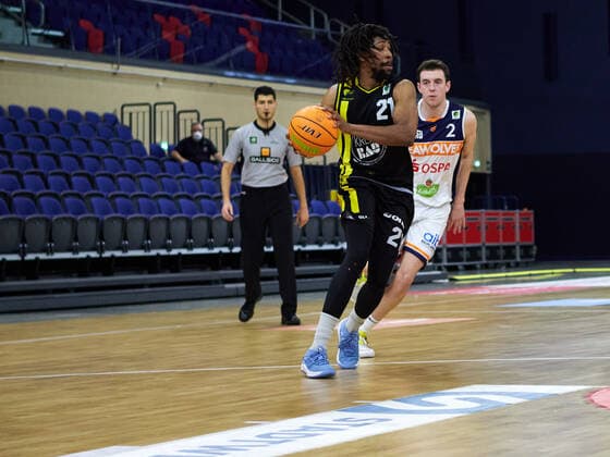 Rohndell Goodwin (VfL Kirchheim Knights 21), Tyler Nelson (Rostock Seawolves 02) Rostock Seawolves vs VfL Kirchheim Knights, 2. Barmer Basketball-Bundesliga, ProA, 2. Bundesliga, Spielzeit 2021 2022, 17.Spieltag, 02.01.2022 Rostock Seawolves vs VfL Kirchheim Knights, 2. Barmer Basketball-Bundesliga, ProA, Spielzeit 2021 2022, 17.Spieltag, 02.01.2022 Rostock Copyright: xStephaniexZerbe xEibner-Pressefotox EP_SZE
