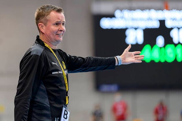 Stuttgart, Deutschland 02. Januar 2022: HBF - 21 22 - SG BBM Bietigheim - Borussia Dortmund Trainer Andre Fuhr (Dortmund) Gestik Geste gestikuliert Stuttgart Scharrena Baden-Württemberg Deutschland