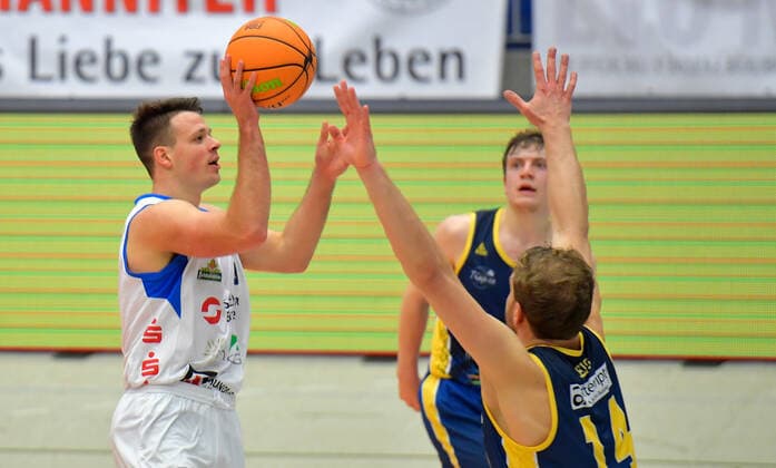2.1.2022, Basketball, 2. Bundesliga Pro B, Dresden Titans - TSV Oberhaching Topics, Dresdens Grant Teichmann, Sachsen Deutschland