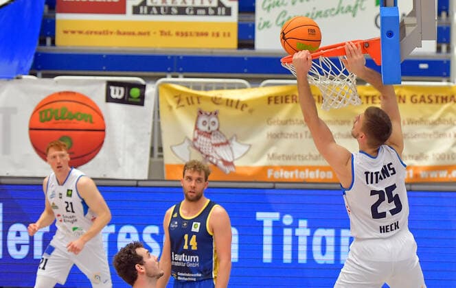 2.1.2022, Basketball, 2. Bundesliga Pro B, Dresden Titans - TSV Oberhaching Topics, Dresdens Sebastian Heck, Sachsen Deutschland