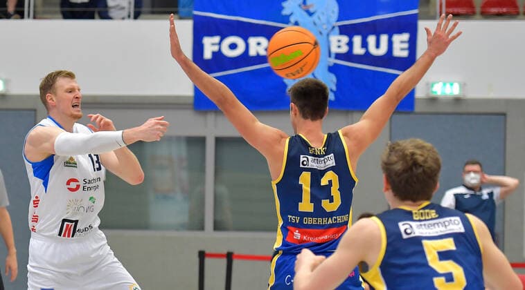 2.1.2022, Basketball, 2. Bundesliga Pro B, Dresden Titans - TSV Oberhaching Topics, Dresdens Georg Voigtmann, Sachsen Deutschland