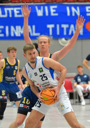 2.1.2022, Basketball, 2. Bundesliga Pro B, Dresden Titans - TSV Oberhaching Topics, Dresdens Sebastian Heck, Sachsen Deutschland