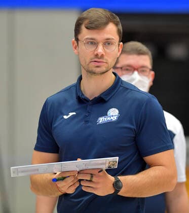 2.1.2022, Basketball, 2. Bundesliga Pro B, Dresden Titans - TSV Oberhaching Topics, Dresdens Trainer Fabian Strauß, Sachsen Deutschland