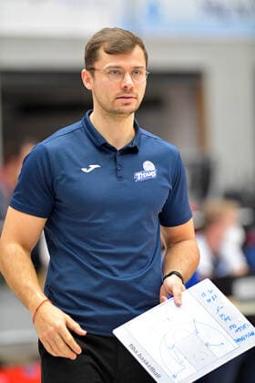 2.1.2022, Basketball, 2. Bundesliga Pro B, Dresden Titans - TSV Oberhaching Topics, Dresdens Trainer Fabian Strauß, Sachsen Deutschland
