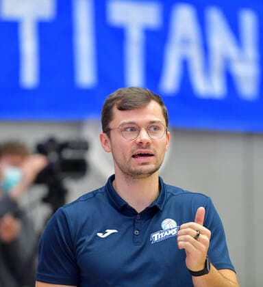 2.1.2022, Basketball, 2. Bundesliga Pro B, Dresden Titans - TSV Oberhaching Topics, Dresdens Trainer Fabian Strauß, Sachsen Deutschland