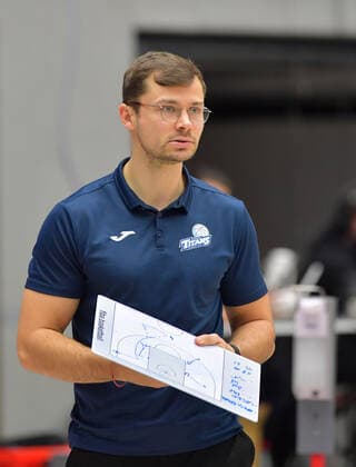 2.1.2022, Basketball, 2. Bundesliga Pro B, Dresden Titans - TSV Oberhaching Topics, Dresdens Trainer Fabian Strauß, Sachsen Deutschland