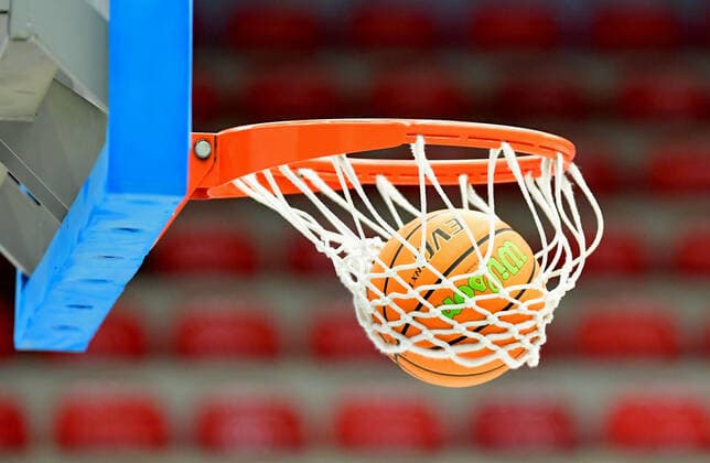 2.1.2022, Basketball, 2. Bundesliga Pro B, Dresden Titans - TSV Oberhaching Topics, Ball im Korb, Sachsen Deutschland