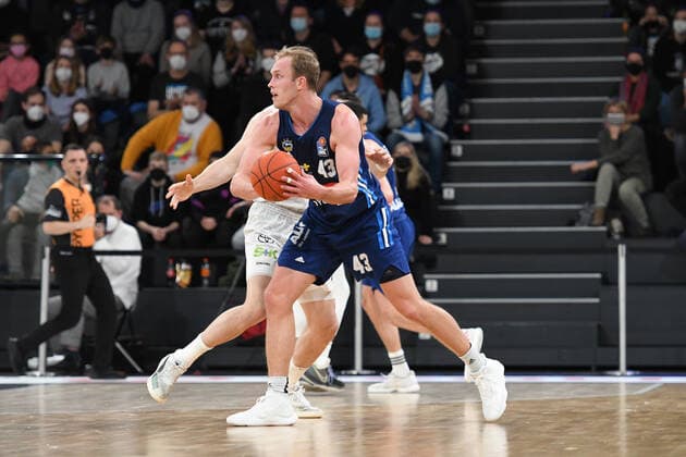 Basketball I Herren I Saison 2021-2022 I Bundesliga I 13. Spieltag I Hamburg Towers - ALBA Berlin I 02.01.2022 Luke Sikma (43, ALBA Berlin) Hamburg edel-optics.de Arena Hamburg Deutschland Copyright: xLobeca AndreasxHannigx