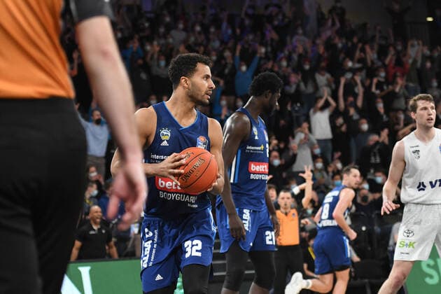 Basketball I Herren I Saison 2021-2022 I Bundesliga I 13. Spieltag I Hamburg Towers - ALBA Berlin I 02.01.2022 Johannes Thiemann (32, ALBA Berlin) Hamburg edel-optics.de Arena Hamburg Deutschland Copyright: xLobeca AndreasxHannigx