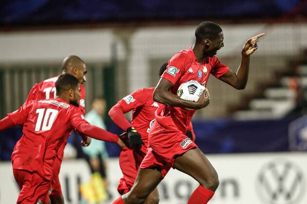 Joie des joueurs de Quevilly-Rouen apres le but de Kalidou Sidibe (Quevilly-Rouen) FOOTBALL : 16e finale de la Coupe de France - Quevilly-Rouen vs AS Monaco - 02 01 2022 AurelienMorissard Panoramic 
