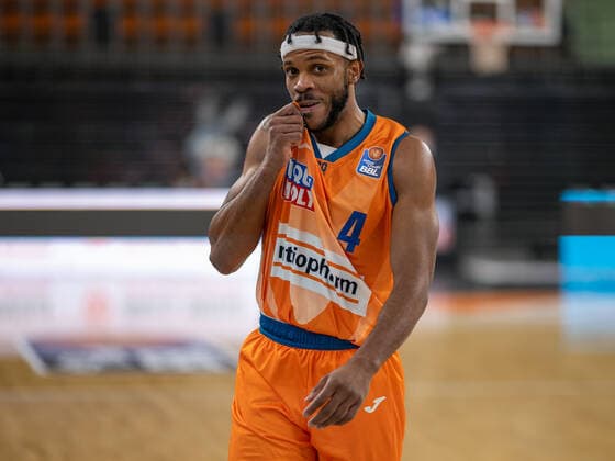 Jaron Blossomgame (Ratiopharm Ulm 04), ist enttäuscht enttaeuscht, unzufrieden, GER, Ratiopharm Ulm vs. MHP Riesen Ludwigsburg, Basketball, Bundesliga, easycredit, 15. Spieltag, Spielzeit 2021 2022, 02.01.2022, GER, Ratiopharm Ulm vs. MHP Riesen Ludwigsburg, Basketball, Bundesliga, easycredit, 15. Spieltag, Spielzeit 2021 2022, 02.01.2022 Ulm Copyright: xEibner-Pressefoto SaschaxWaltherx EP_EER
