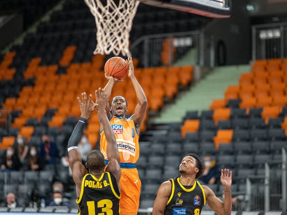Yorman Polas Bartolo (MHP Riesen Ludwigsburg, 13), Semaj Christon (Ratiopharm Ulm 00), James Woodard (MHP Riesen Ludwigsburg, 08), GER, Ratiopharm Ulm vs. MHP Riesen Ludwigsburg, Basketball, Bundesliga, easycredit, 15. Spieltag, Spielzeit 2021 2022, 02.01.2022, GER, Ratiopharm Ulm vs. MHP Riesen Ludwigsburg, Basketball, Bundesliga, easycredit, 15. Spieltag, Spielzeit 2021 2022, 02.01.2022 Ulm Copyright: xEibner-Pressefoto SaschaxWaltherx EP_EER