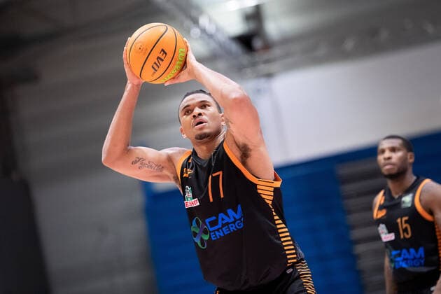 BARMER 2. Basketball Bundesliga Saison 2021 2022 Spieltag 17 am 02.01.22 Medipolis SC Jena vs RASTA Vechta Tyrone Nash (Vechta) beim Freiwurf, Portrait Sparkassen Arena