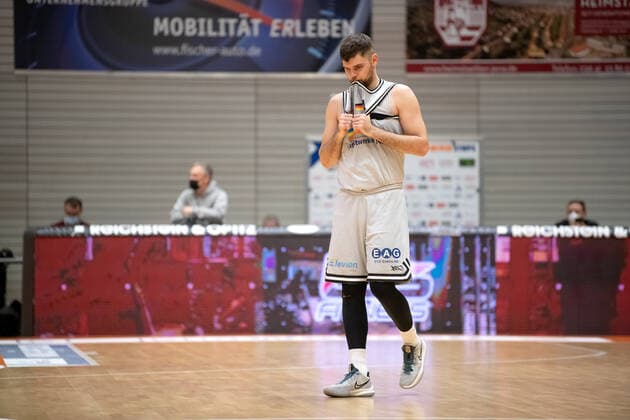 BARMER 2. Basketball Bundesliga Saison 2021 2022 Spieltag 17 am 02.01.22 Medipolis SC Jena vs RASTA Vechta Julius Wolf (Jena) enttäuscht nach der Niederlage gegen Vechta Sparkassen Arena