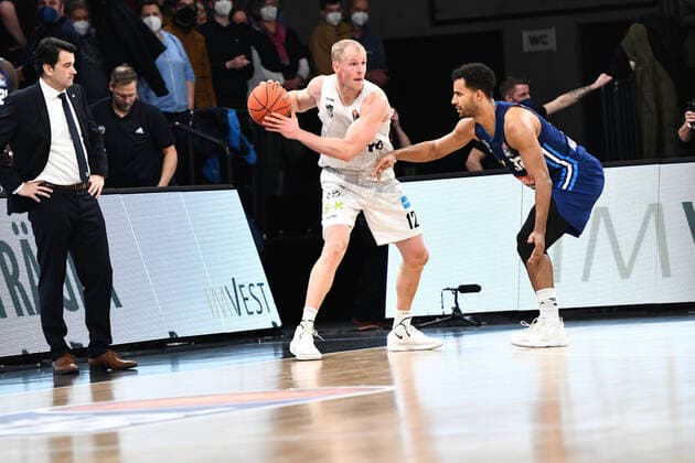 Basketball I Herren I Saison 2021-2022 I Bundesliga I 13. Spieltag I Hamburg Towers - ALBA Berlin I 02.01.2022 Seth Hinrichs ( 12, Power Forward, Hamburg Towers) Hamburg edel-optics.de Arena Hamburg Deutschland Copyright: xLobeca AndreasxHannigx