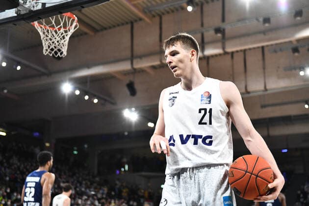Basketball I Herren I Saison 2021-2022 I Bundesliga I 13. Spieltag I Hamburg Towers - ALBA Berlin I 02.01.2022 Justus Hollatz ( 21, Point Guard, Hamburg Towers) Hamburg edel-optics.de Arena Hamburg Deutschland Copyright: xLobeca AndreasxHannigx