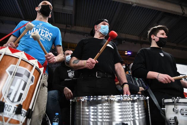 Basketball I Herren I Saison 2021-2022 I Bundesliga I 13. Spieltag I Hamburg Towers - ALBA Berlin I 02.01.2022 Fanclub Hamburg Towers Hamburg edel-optics.de Arena Hamburg Deutschland Copyright: xLobeca AndreasxHannigx